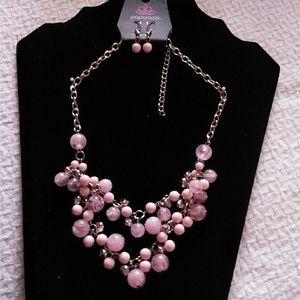 Set de pantalla y collar